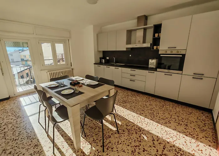 Bernina Base Camp - Comfort Appartement Tirano